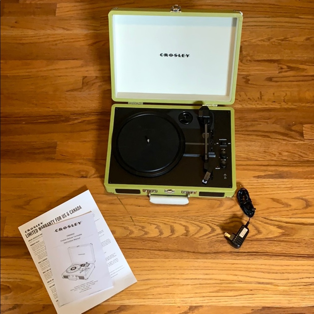 Crosley three-speed portable deluxe turntable